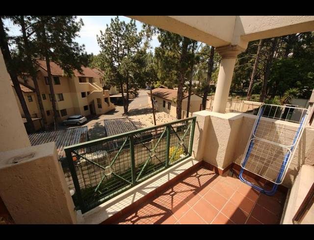 1 BEDROOM APARTMENT FOR SALE IN BRYANSTON